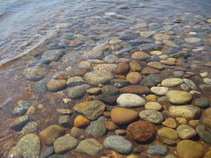 Stones_in_water